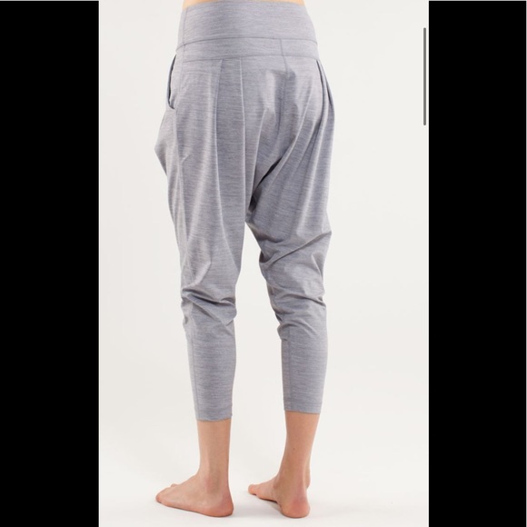 Lululemon Happy Hatha Crop Heathered Fossil/Fossil - Picture 3 of 8